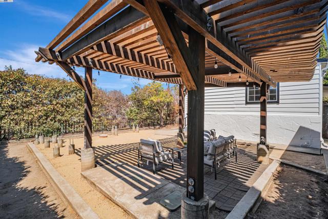 3780 Somerset Ave, Castro Valley CA: https://media.crmls.org/mediaz/4ac9b4c7-8e4d-478d-a956-c79b7444e857.jpg