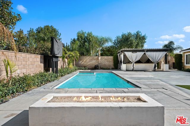 16214 Highgate Drive, Riverside CA: https://media.crmls.org/mediaz/4aca6ff1-b673-4379-b895-f035c0188831.jpg