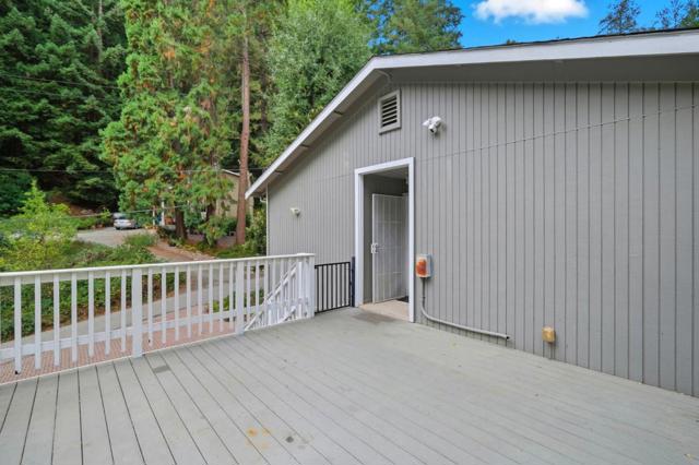 21564 Mary Alice Way, Los Gatos CA: https://media.crmls.org/mediaz/4acb07cf-1cd0-4711-a493-5879e9653d88.jpg