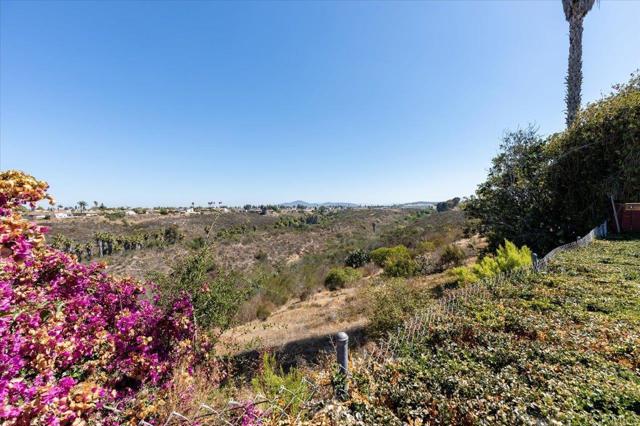 7502 Northrup Drive, San Diego CA: https://media.crmls.org/mediaz/4acbbe38-510a-49c3-9a6e-032f753492c7.jpg