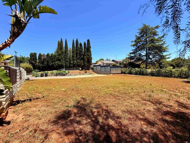 1461 Sunrise Drive, Vista CA: https://media.crmls.org/mediaz/4acc0231-2ccc-4758-ae87-222d125e04a1.jpg