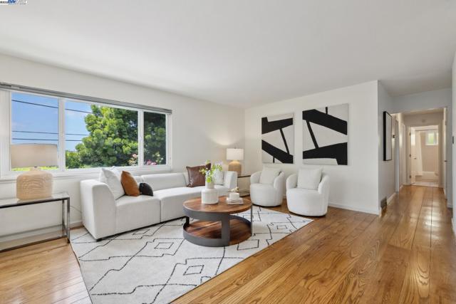 30113 Treeview St, Hayward CA: https://media.crmls.org/mediaz/4accc87a-d027-4995-a62e-1ce2351df658.jpg