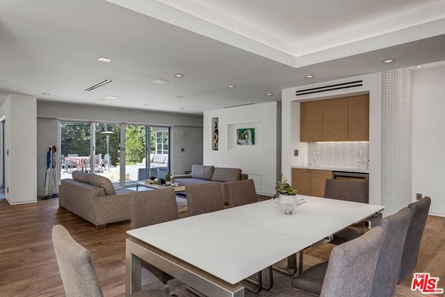 555 Almar Avenue photo 8