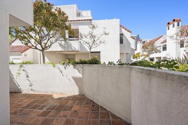 701 Kettner Blvd, San Diego CA: https://media.crmls.org/mediaz/4acce1ff-f762-44dd-9c0c-9241e5443825.jpg