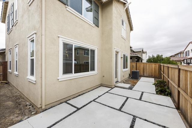 257 E Terra Mia Ave, Mountain House CA: https://media.crmls.org/mediaz/4acd3d2b-641b-490c-9ca6-1972cc4a1e7f.jpg