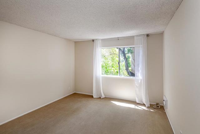 1121 Douglas Avenue, Burlingame CA: https://media.crmls.org/mediaz/4acd585b-e6ce-4c7d-b3db-1471a830fc23.jpg