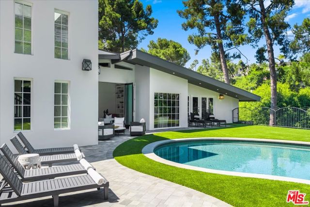 1100 Pine Drive, Beverly Hills CA: https://media.crmls.org/mediaz/4acd90c4-982a-4887-99dd-a73c99819260.jpg