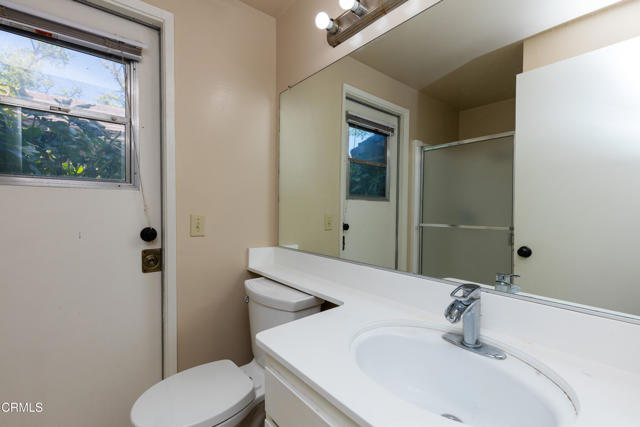 Detail Gallery Image 9 of 27 For 686 Martinique Pl, Newbury Park,  CA 91320 - 4 Beds | 3 Baths