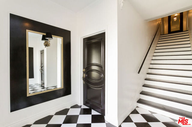 6110 N De Longpre Avenue, Los Angeles CA: https://media.crmls.org/mediaz/4acdf799-166f-421a-a060-205b6b8a6526.jpg