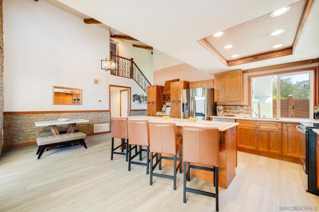 6433 La Paloma Street, Carlsbad CA: https://media.crmls.org/mediaz/4acedf40-5498-4a3f-8bfb-cbc50e1cc8dc.jpg