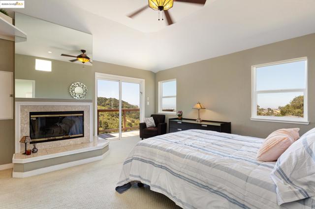 10353 Royal Oak Rd, Oakland CA: https://media.crmls.org/mediaz/4acef443-27a9-4e79-8315-64b8ec7bb105.jpg