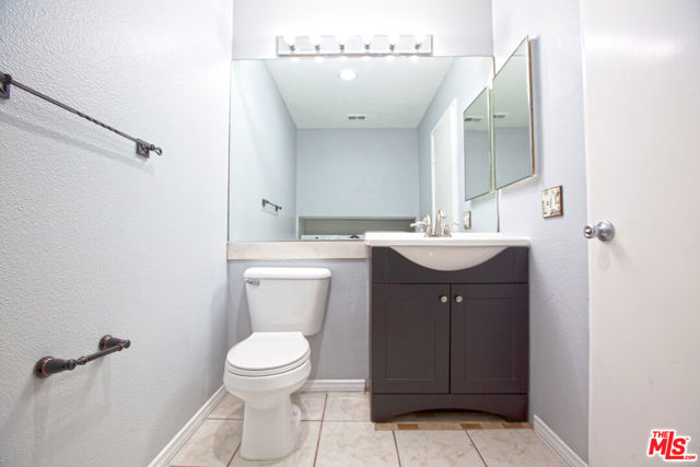 4365 Mclaughlin Avenue, Los Angeles CA: https://media.crmls.org/mediaz/4acf5c67-80de-43e1-8706-5d5bf27adc18.jpg