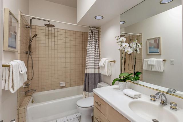 3 Oak Forest Court, Portola Valley CA: https://media.crmls.org/mediaz/4acf7d32-c48b-444b-8a2d-d6b7c7021dac.jpg