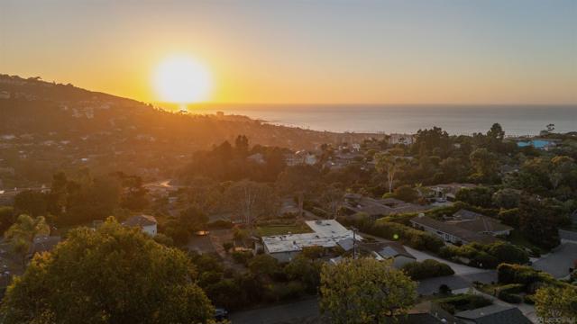 7835 La Jolla Vista Drive, La Jolla CA: https://media.crmls.org/mediaz/4acf8236-cf76-4387-8685-66cabd36ed4b.jpg