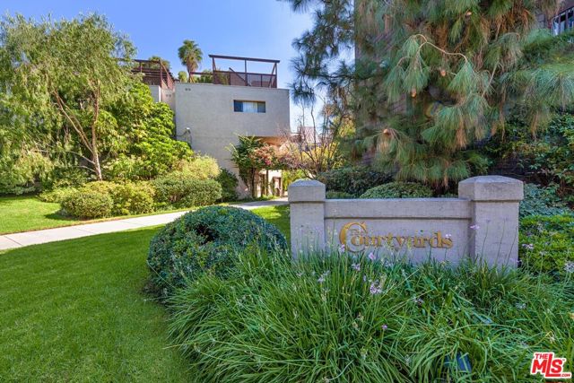 950 N Kings Road, West Hollywood CA: https://media.crmls.org/mediaz/4acfacec-9b93-4191-8e06-91005ec5c1c5.jpg