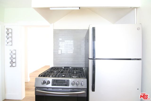1028 N Hayworth Avenue, West Hollywood CA: https://media.crmls.org/mediaz/4ad0127f-01e9-44f0-90ff-680637c9db4f.jpg