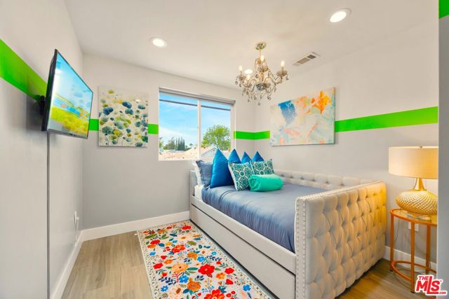 5853 Vineland Avenue, North Hollywood CA: https://media.crmls.org/mediaz/4ad0be99-3d7c-4e5e-8acf-a5ce55b706bc.jpg