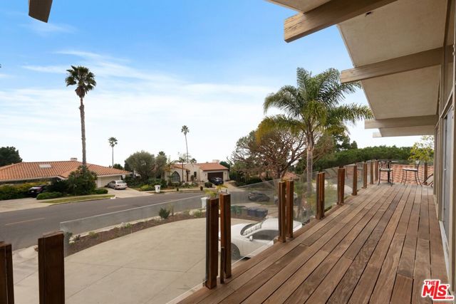 6847 Crest Road, Rancho Palos Verdes, California 90275, 4 Bedrooms Bedrooms, ,3 BathroomsBathrooms,Residential,Sold,Crest,25498791