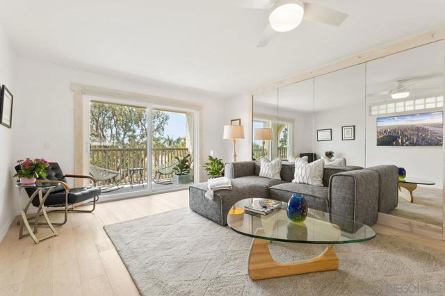 902 Caminito Madrigal, Carlsbad CA: https://media.crmls.org/mediaz/4ad1d54e-ab68-49d0-b211-236624ae01bc.jpg