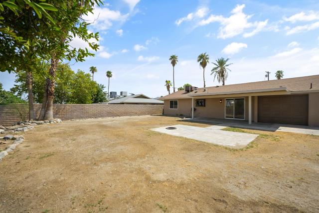 42720 Kansas Street, Palm Desert CA: https://media.crmls.org/mediaz/4ad1e154-cce9-4a17-9160-a6fef32d26ff.jpg