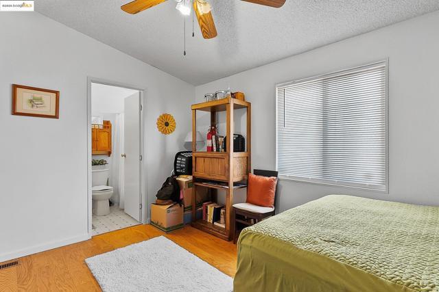 114 Zartop St, Oakley CA: https://media.crmls.org/mediaz/4ad27528-94a5-470f-8214-d60639594b3c.jpg