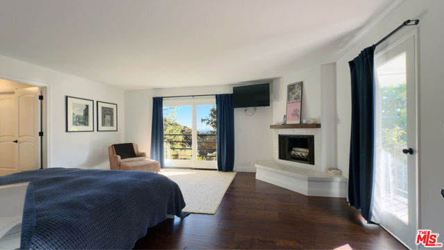 26533 Ocean View Drive, Malibu CA: https://media.crmls.org/mediaz/4ad2976b-e49f-4239-9181-eefba6de088e.jpg