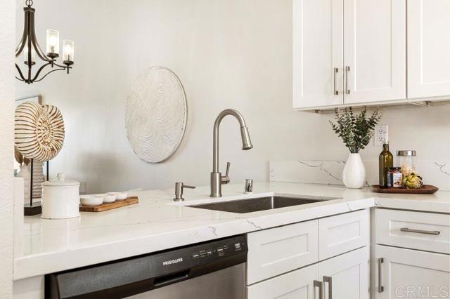 Detail Gallery Image 11 of 35 For 2118 Valleydale Lane, Encinitas,  CA 92024 - 2 Beds | 2 Baths