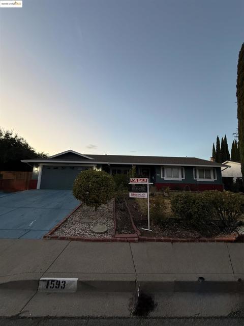 1593 Norine Drive, Pittsburg CA: https://media.crmls.org/mediaz/4ad388b9-851f-41b2-a894-c8cc666c86db.jpg
