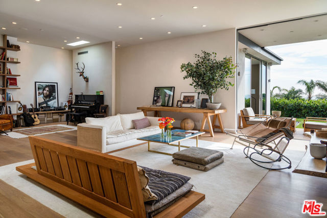 1355 Devlin Drive, Los Angeles CA: https://media.crmls.org/mediaz/4ad3feee-9fb3-4c31-bd2a-f48c1a467607.jpg
