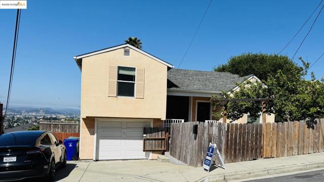 6084 Monterey AVE, Richmond CA: https://media.crmls.org/mediaz/4ad419ea-1365-48a9-92c3-7e11f4fb111a.jpg
