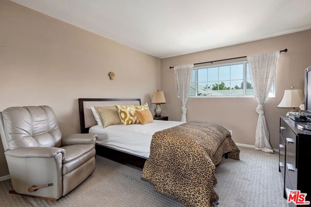 4140 Warner, Toluca Lake CA: https://media.crmls.org/mediaz/4ad4fb33-0103-4c14-ace0-91c174169ee2.jpg