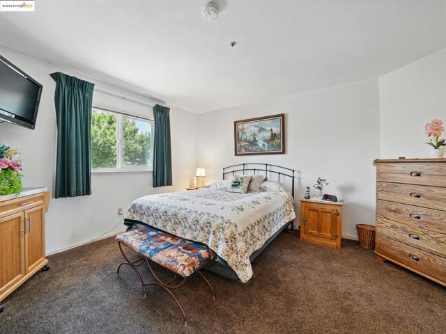 177 Bryce Way, Vacaville CA: https://media.crmls.org/mediaz/4ad51652-5d9e-4862-81a3-b11c35069230.jpg