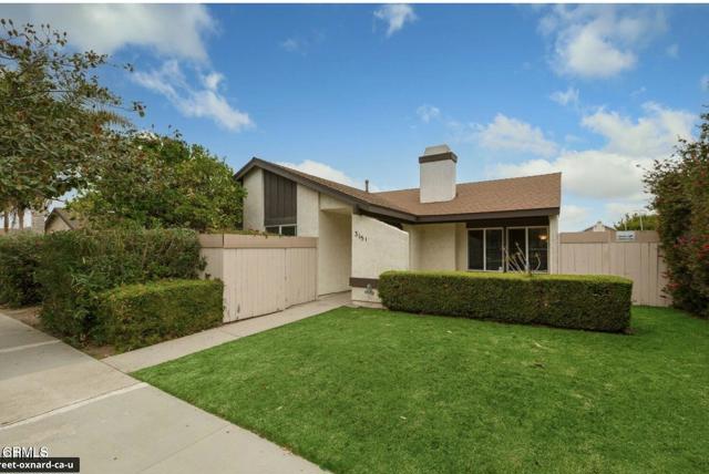 3151 W Hemlock Street, Oxnard CA: https://media.crmls.org/mediaz/4ad52ec1-4dd1-460f-a1e9-4c9f2425ccd0.jpg