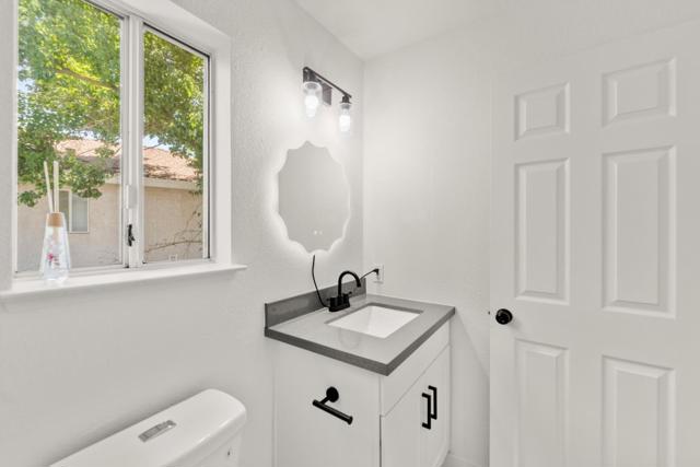 6431 Canyon Creek Way, Elk Grove CA: https://media.crmls.org/mediaz/4ad5aa2e-fdff-4928-ae04-5be43ee2c747.jpg