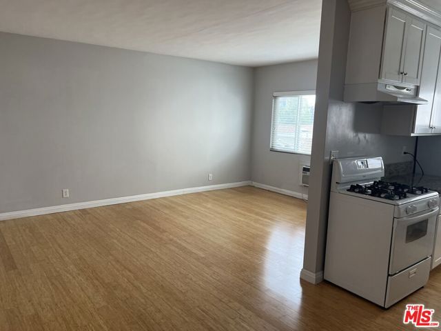 233 N PARK VIEW Street, Los Angeles CA: https://media.crmls.org/mediaz/4ad5b17c-9b77-4ff4-999d-9d5a748f5ece.jpg