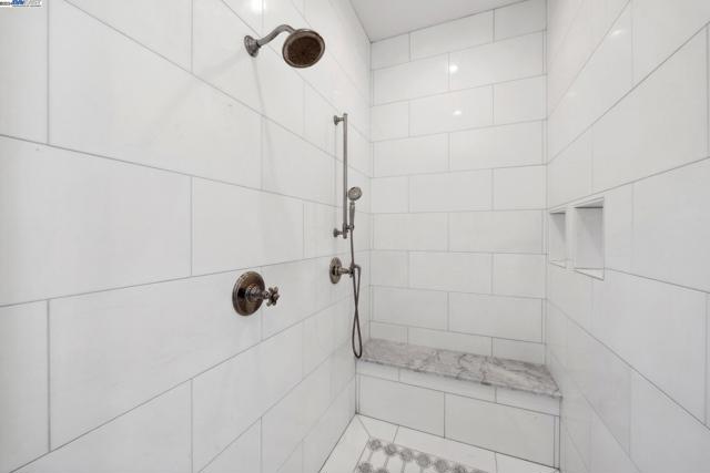 Image 19 of 58 For 2621 Royal Oaks Dr