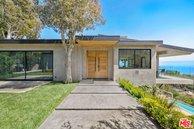 23812 Malibu Crest Drive, Malibu CA: https://media.crmls.org/mediaz/4ad68103-0fcf-4552-a47e-22c5dd5a3ca2.jpg