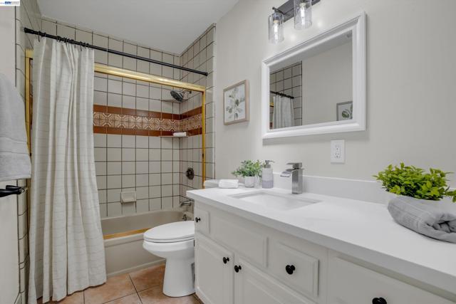 Image 21 of 36 For 16188 Yale Ave