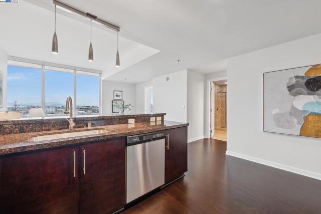222 Broadway, Oakland CA: https://media.crmls.org/mediaz/4ad7e2dd-6d36-41a6-98f5-8a66cc92e399.jpg