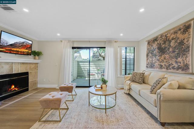 160 Eastridge Dr, San Ramon CA: https://media.crmls.org/mediaz/4ad7f367-d24f-454c-8061-11cf37fcaaf7.jpg