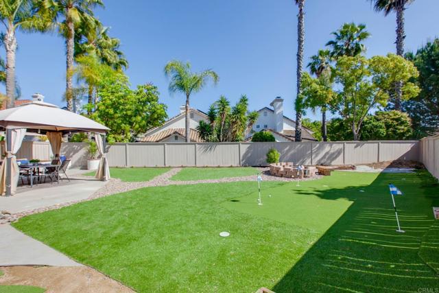 2490 Bear Rock Gln, Escondido CA: https://media.crmls.org/mediaz/4ad80487-c37d-46fb-824f-1c23d5d1be31.jpg