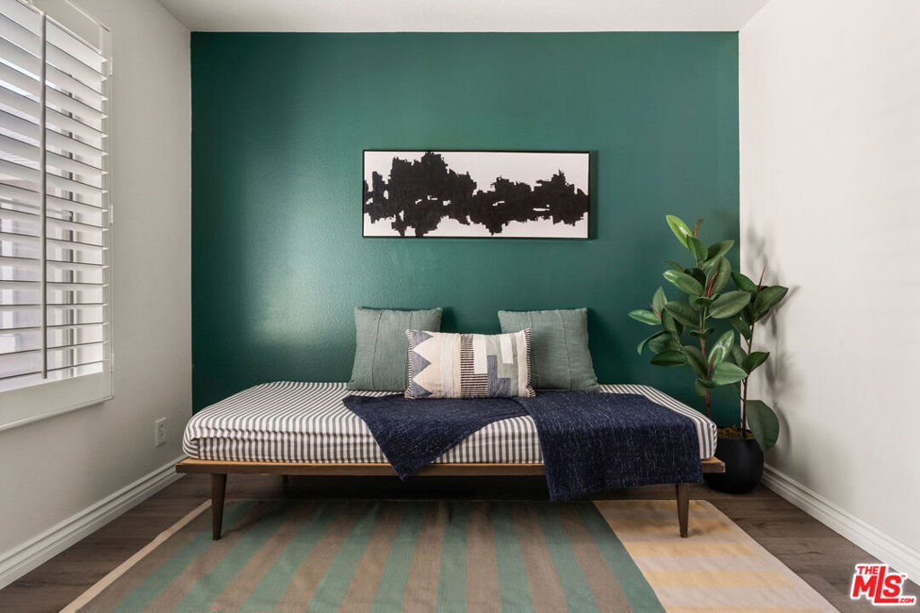 https://media.crmls.org/mediaz/4ad81b16-4708-4468-b00b-b7d56cc53878.jpg?preset=X-Large