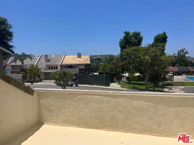 4650 Park Mirasol, Calabasas CA: https://media.crmls.org/mediaz/4ad8545e-8702-49c9-b2d6-f39495826ed3.jpg