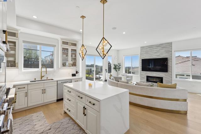 3606 Sarita St, Hayward CA: https://media.crmls.org/mediaz/4ad879dd-a651-415b-9abf-23c3702f3a8e.jpg