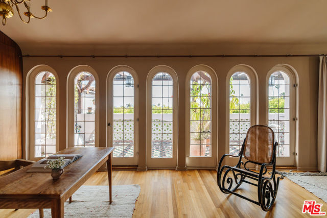 5163 Franklin Avenue, Los Angeles CA: https://media.crmls.org/mediaz/4ad960d7-c376-4b5d-8f19-cb989e4b7552.jpg