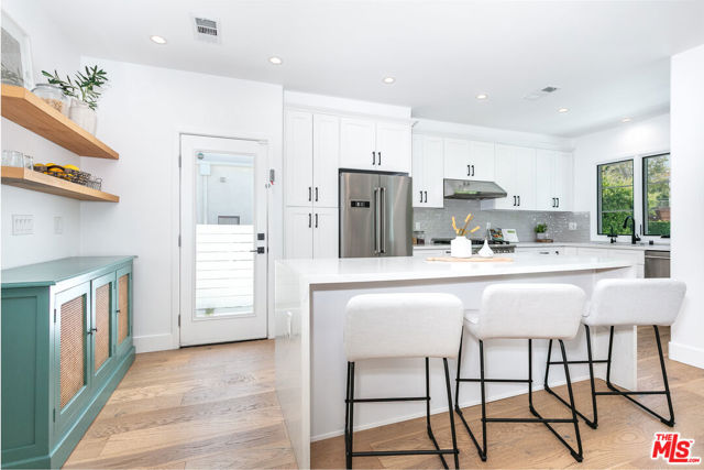 732 N Cherokee Avenue, Los Angeles CA: https://media.crmls.org/mediaz/4ad9630c-e740-4bff-9c04-b0dcb3f4afc9.jpg