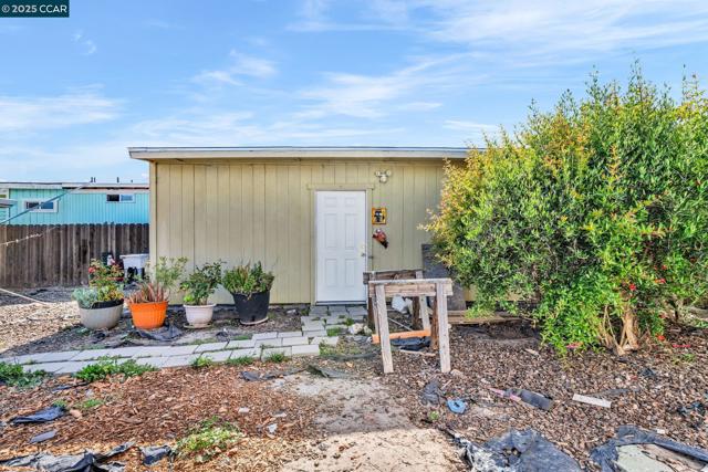 612 Thomas Dr, Richmond CA: https://media.crmls.org/mediaz/4ad9d4f1-5863-469f-8f57-dcefc01281bd.jpg