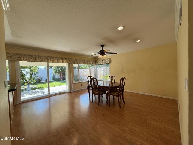 2321 Century Avenue, Simi Valley CA: https://media.crmls.org/mediaz/4ad9ea20-2cee-4987-b70a-cd75f2902176.jpg
