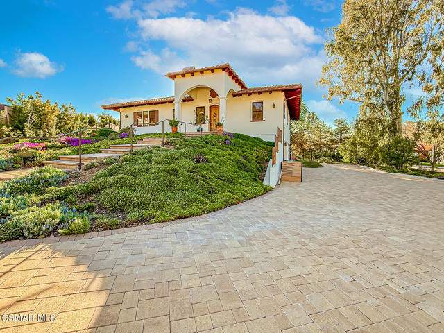 4255 Saddlecrest Lane, Westlake Village CA: https://media.crmls.org/mediaz/4ada8efc-45e0-4a03-a701-5dbb1c7d44b1.jpg
