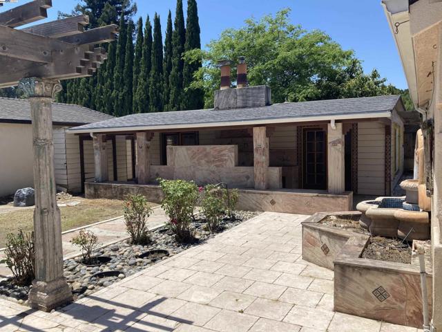 22007 Orange Ave, Castro Valley CA: https://media.crmls.org/mediaz/4adad116-2c34-4080-a132-9b6477b7468c.jpg